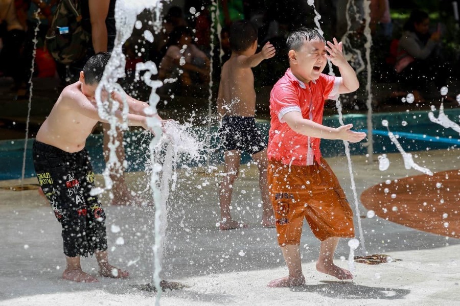 children water playground in saigon zoo