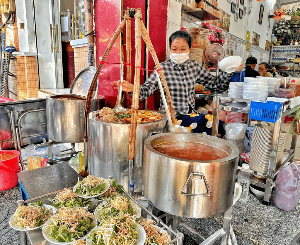 One of the street Michelin restaurants in Ho Chi Minh City served bún riêu at a vibrant sidewalk stall