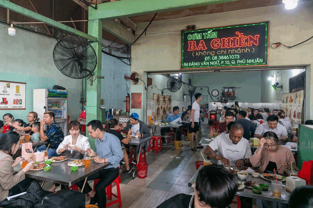 People enjoy the food at Cơm tấm ba Ghiền - one of the popular Michelin restaurants in Ho Chi Minh City