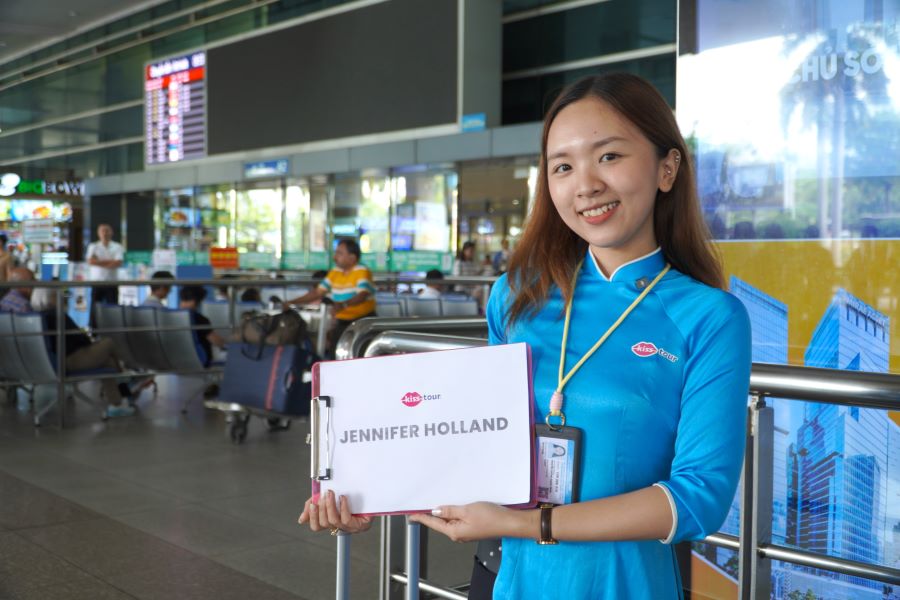 KissTour Fast Track Service at Tan Son Nhat Airport with staff welcoming passenger holding name sign