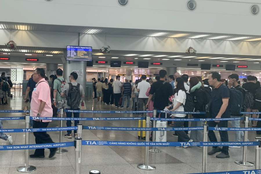 Long queues at immigration counters in Tan Son Nhat International Airport Vietnam