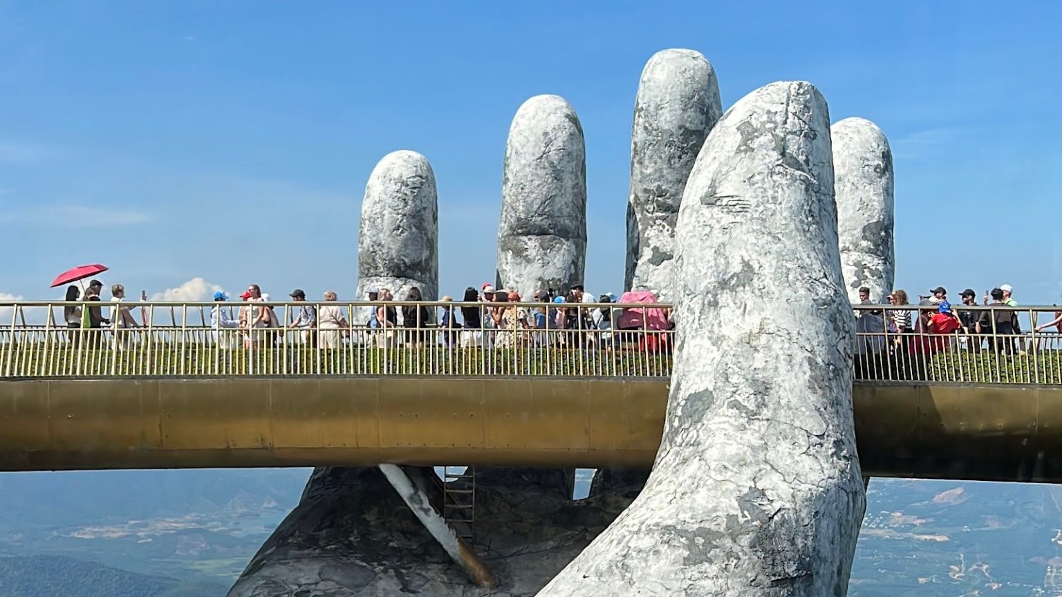 Kiss Ba Na Hills Tour