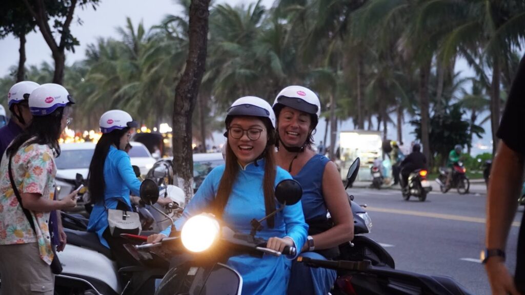 Kiss Da Nang City Tour
