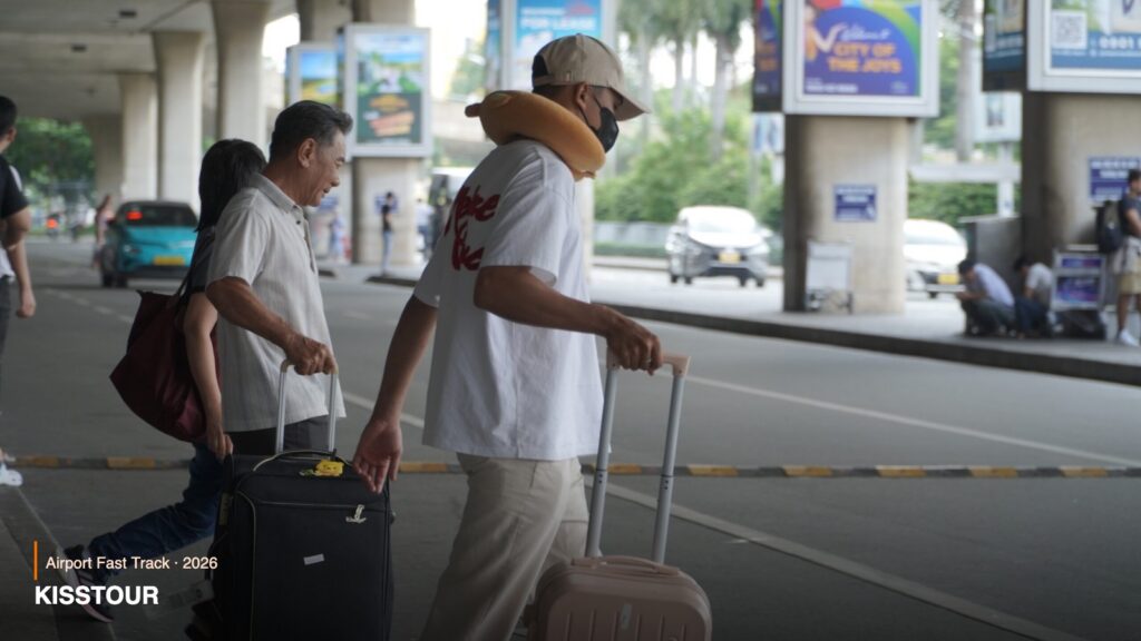 Da Nang Airport fast track 2026: travelers with luggage at the terminal, KissTour priority service
