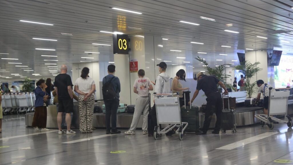 Passengers queuing at an airport counter in Vietnam, the wait that makes Noi Bai fast track worth it for many arrivals