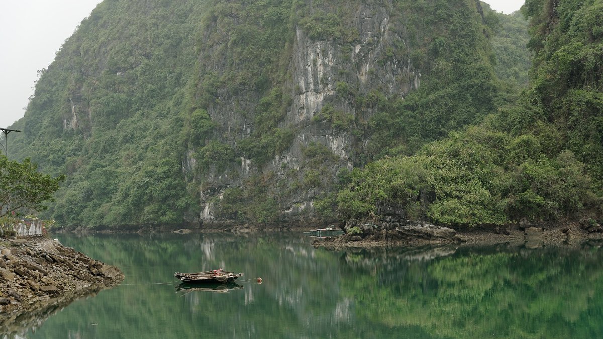 Boats in the bay around Cat Ba Island
