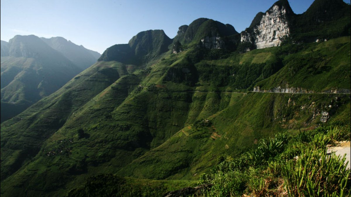 Winding mountain roads in Ha Giang province