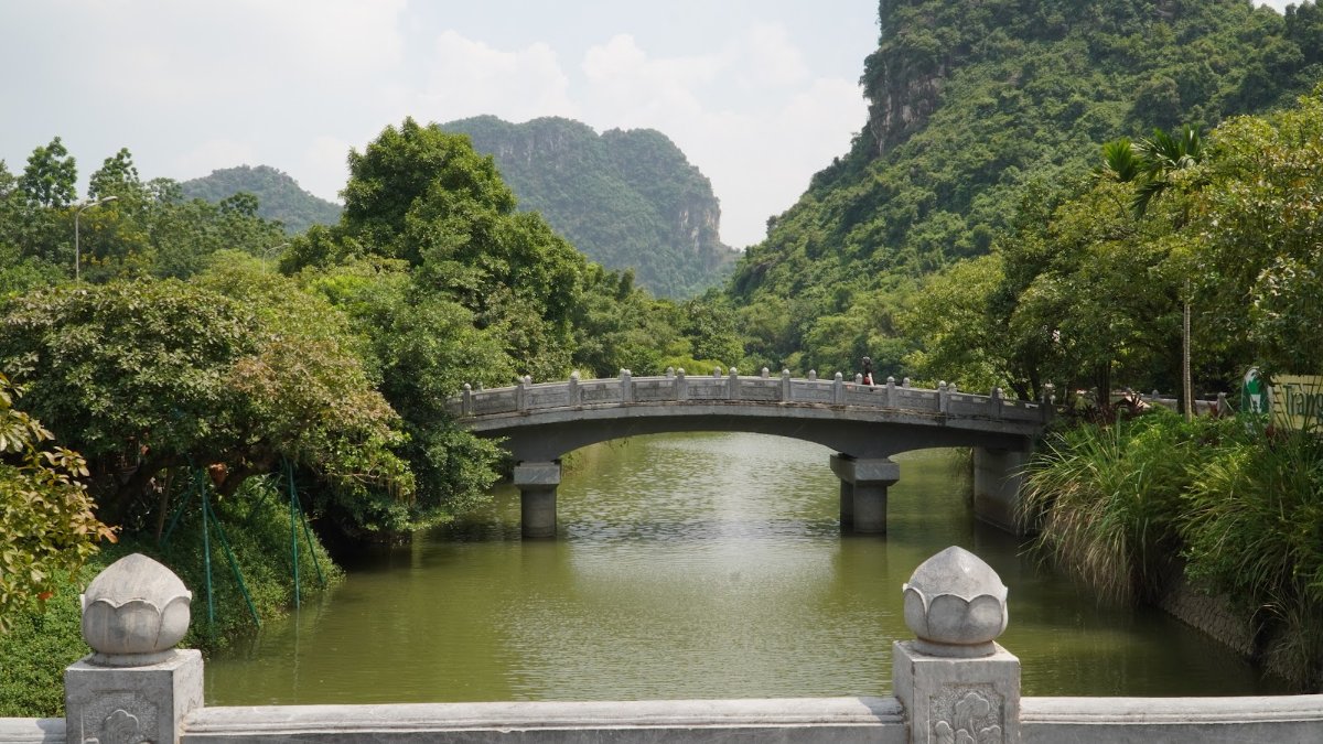 A stone bridge over the river at Trang An, Ninh Binh