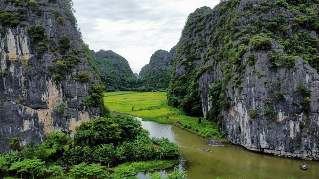 Ninh Binh Full-Day Tour from Hanoi: Hoa Lu, Mua Cave & Trang An